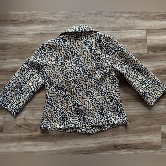 Preswick & Moore Woman’s Size Medium
Jacket Big Button Cheetah Print - Picture 4 of 11